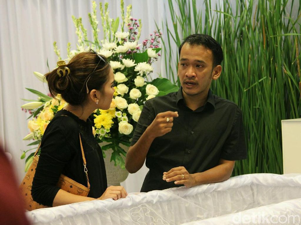 Sebelum Syuting, Ayu Ting Ting Sempatkan Kunjungi Ruben Onsu